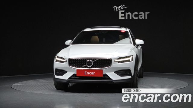 Volvo V60 B5 Ultimate AWD — пробег 16 217 км — фото 3 из 5