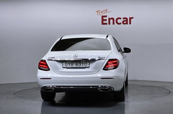 Mercedes-Benz E-Class E300 4MATIC Exclusive — пробег 50 906 км — фото 4 из 5