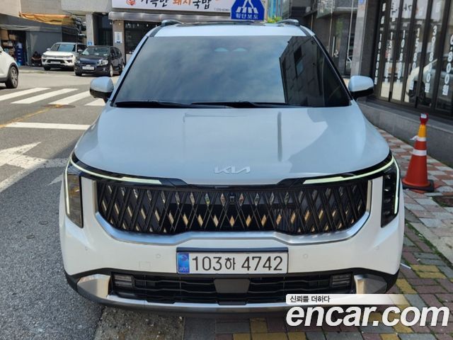 Kia Carnival HEV 9seater Signature — пробег 4 800 км — фото 1 из 5