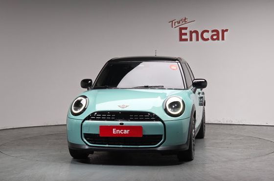 Mini Cooper 5Door Essential — пробег 2 267 км — фото 3 из 5