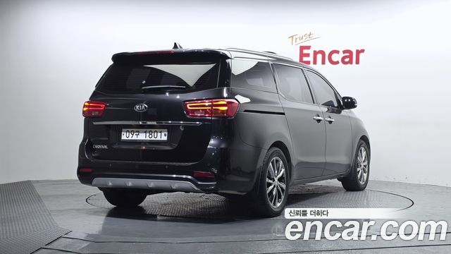 Kia Carnival из Кореи Encar
