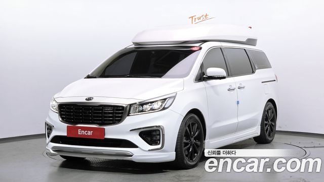 Kia Carnival 7-Seater Hi-Limousine VIP — пробег 137 698 км — фото 1 из 5
