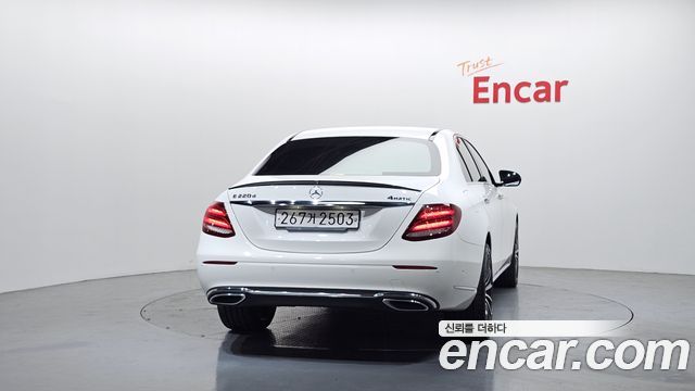 Mercedes-Benz E-Class из Кореи Encar