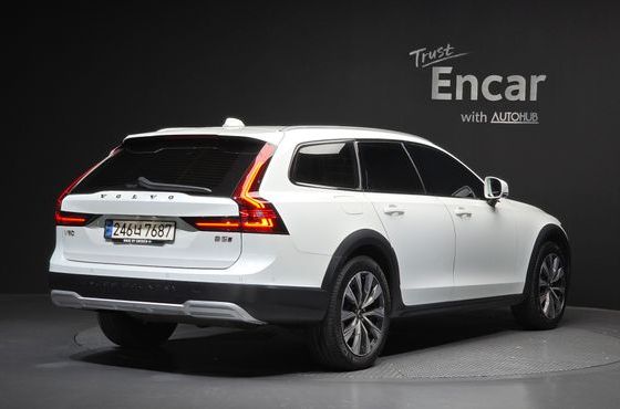 Volvo V90 B5 Pro AWD — пробег 68 073 км — фото 2 из 5