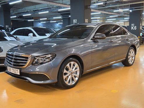 Mercedes-Benz E-Class E300 Exclusive — пробег 39 000 км — фото 2 из 5