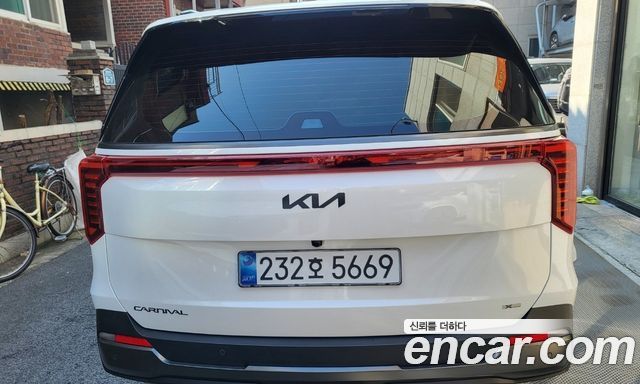 Kia Carnival Hev 9 Seater X Line — пробег 7 600 км — фото 3 из 5