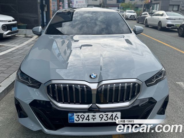 BMW 5-Series 520i M Sport — пробег 1 760 км — фото 1 из 5