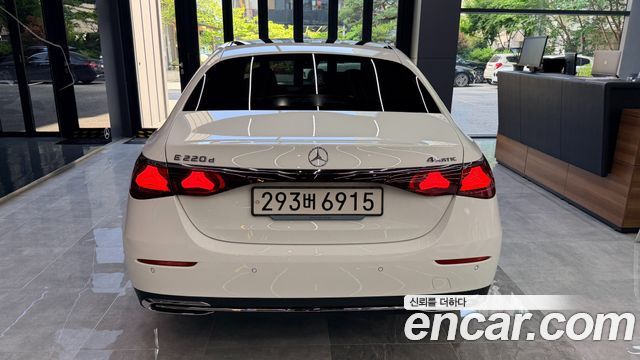 Mercedes-Benz E-Class E220d 4MATIC Exclusive — пробег 18 100 км — фото 4 из 5