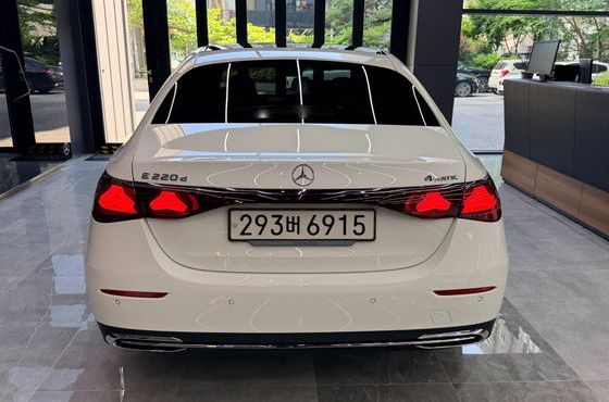Mercedes-Benz E-Class E220d 4MATIC Exclusive — пробег 18 100 км — фото 4 из 5
