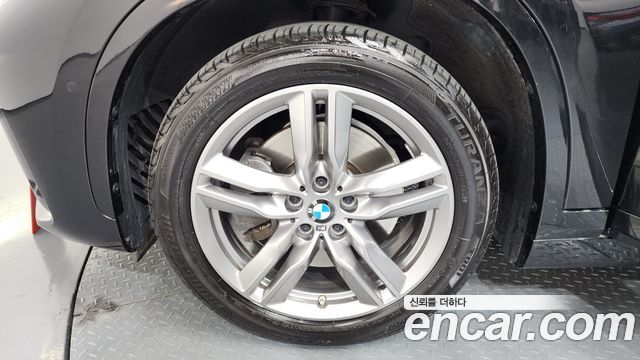 BMW X1 xDrive 20i M Sport — пробег 27 198 км — фото 5 из 5