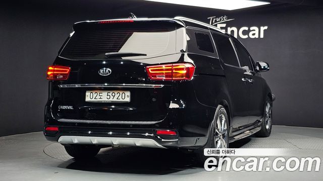 Kia Carnival из Кореи Encar