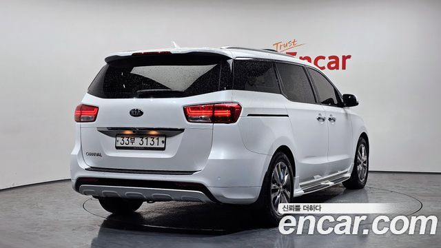 Kia Carnival из Кореи Encar
