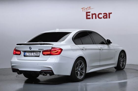 BMW 3-Series 320i M Sport — пробег 75 086 км — фото 2 из 5