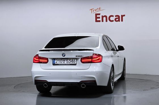 BMW 3-Series 320i M Sport — пробег 75 086 км — фото 4 из 5