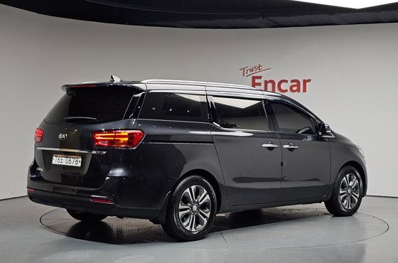 Kia Carnival 11-Seater Prestige — пробег 123 860 км — фото 2 из 5