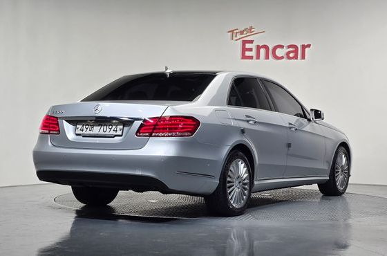 Mercedes-Benz E-Class E300 Elegance — пробег 84 778 км — фото 2 из 5