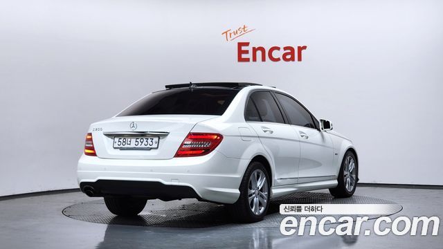 Mercedes-Benz C-Class C200 CGI AVANTGARDE — пробег 79 000 км — фото 2 из 5