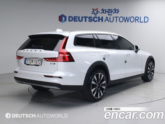 Volvo V60 B5 Ultimate AWD — пробег 36 023 км — фото 2 из 5