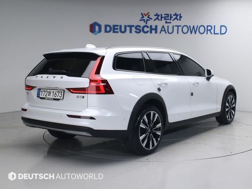 Volvo V60 B5 Ultimate AWD — пробег 36 023 км — фото 2 из 5