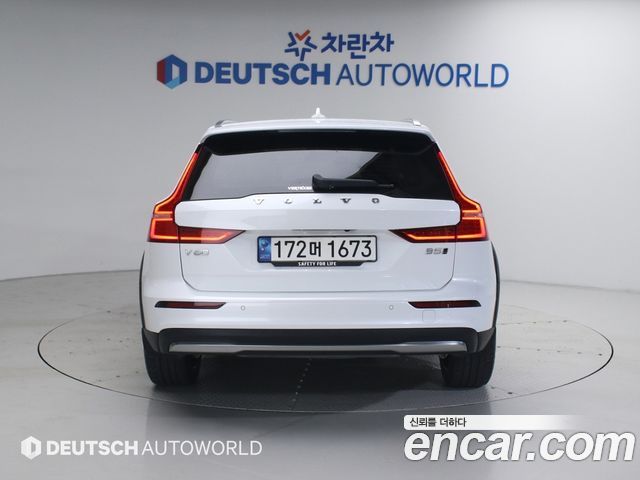 Volvo V60 B5 Ultimate AWD — пробег 36 023 км — фото 4 из 5