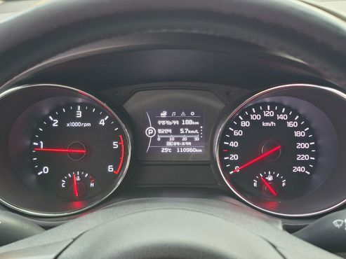 Kia Carnival 9-seater Luxury — пробег 110 000 км — фото 5 из 5