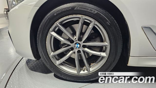 BMW 5-Series 520d xDrive M Sport Package — пробег 90 588 км — фото 5 из 5