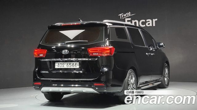 Kia Carnival из Кореи Encar