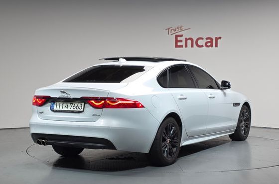 Jaguar XF 20d Chequered Flag Edition — пробег 126 012 км — фото 2 из 5