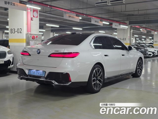 BMW i7 eDrive 50 M Sport — пробег 61 000 км — фото 4 из 5