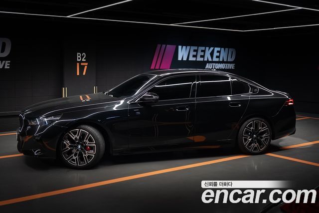 BMW 5-Series 530i xDrive M Sport Pro Special Edition — пробег 4 000 км — фото 2 из 5