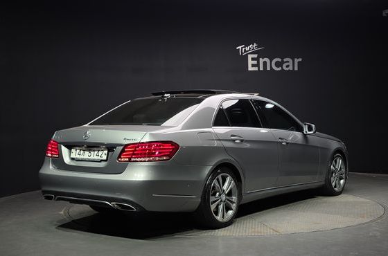 Mercedes-Benz E-Class E300 4MATIC Avantgarde — пробег 134 435 км — фото 2 из 5