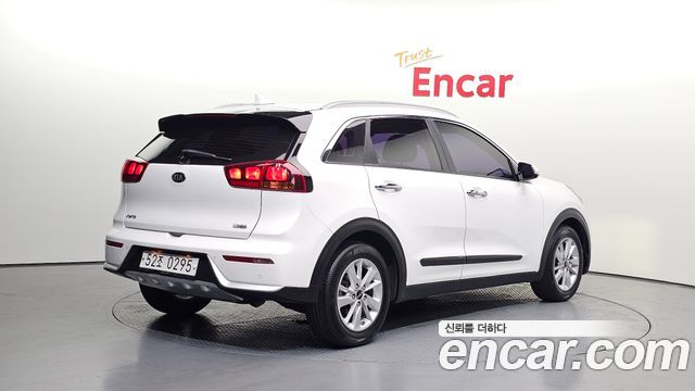 Kia Niro Luxury — пробег 145 538 км — фото 2 из 5