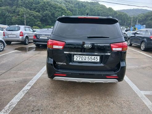 Kia Carnival 9-seater Prestige — пробег 208 478 км — фото 4 из 5
