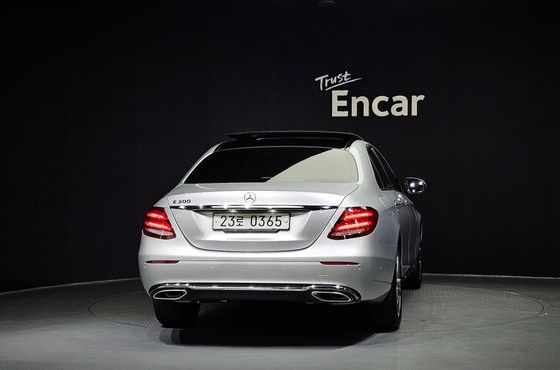 Mercedes-Benz E-Class E300 Avantgarde — пробег 42 656 км — фото 4 из 5
