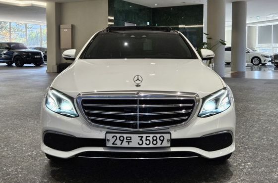 Mercedes-Benz E-Class E400 4MATIC Exclusive — пробег 73 700 км — фото 3 из 5