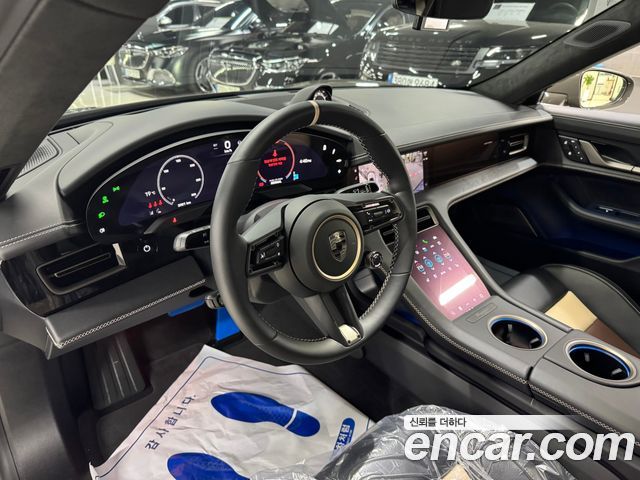 Porsche Taycan Turbo — пробег 3 900 км — фото 4 из 5