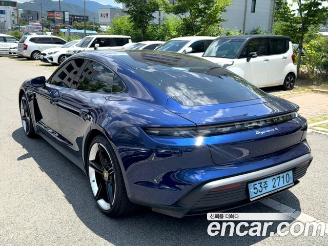 Porsche Taycan 4S — пробег 18 000 км — фото 4 из 5