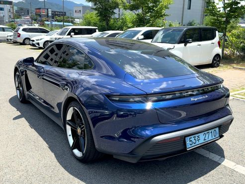 Porsche Taycan 4S — пробег 18 000 км — фото 4 из 5