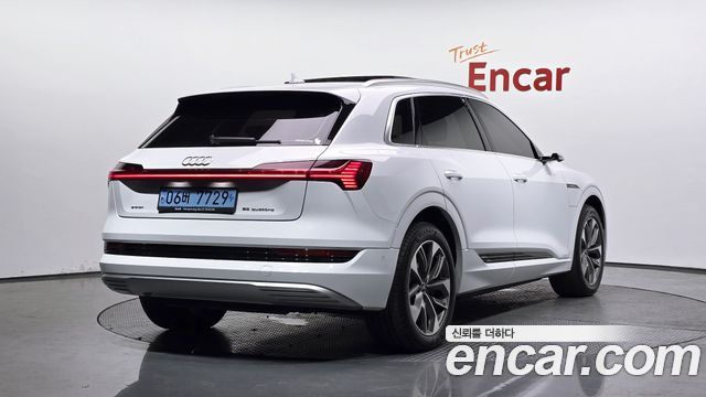 Audi e-tron 55 Quattro — пробег 83 974 км — фото 2 из 5