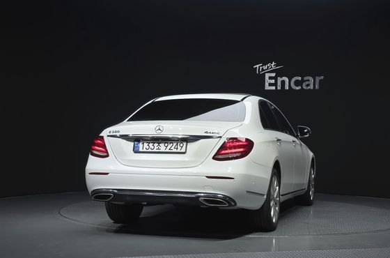 Mercedes-Benz E-Class E300 4MATIC Exclusive — пробег 77 421 км — фото 4 из 5