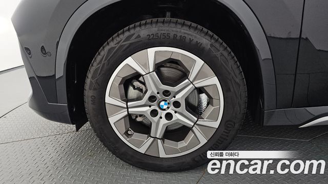 BMW X1 xDrive 20i xLine — пробег 8 246 км — фото 5 из 5