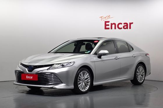Toyota Camry 2.5 XLE Hybrid — пробег 56 712 км — фото 1 из 5