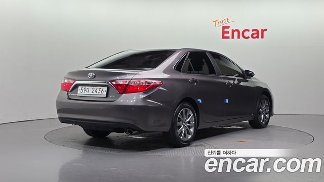Toyota Camry 2.5 XLE — пробег 82 720 км — фото 2 из 5