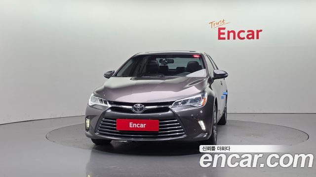 Toyota Camry 2.5 XLE — пробег 82 720 км — фото 3 из 5