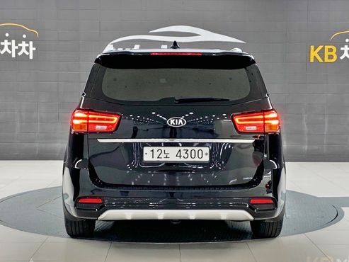Kia Carnival 9-Seater Prstige — пробег 142 800 км — фото 4 из 5