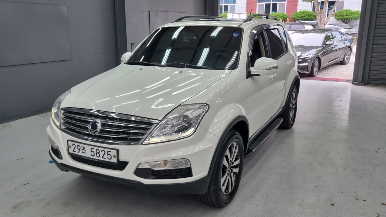 Ssangyong Rexton 2.0 4WD RX7 Prestige — пробег 122 180 км — фото 1 из 5