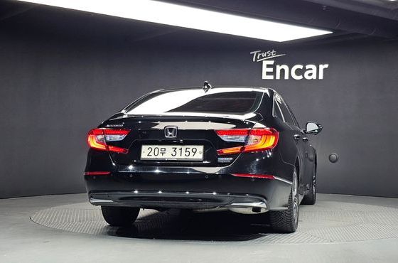 Honda Accord 2.0 Hybrid Touring — пробег 73 944 км — фото 4 из 5