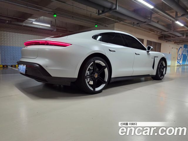 Porsche Taycan 4S — пробег 30 300 км — фото 2 из 5