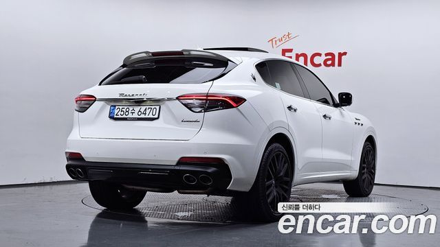 Maserati Levante из Кореи Encar
