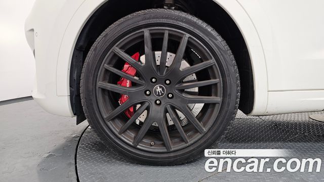 Maserati Levante из Кореи Encar